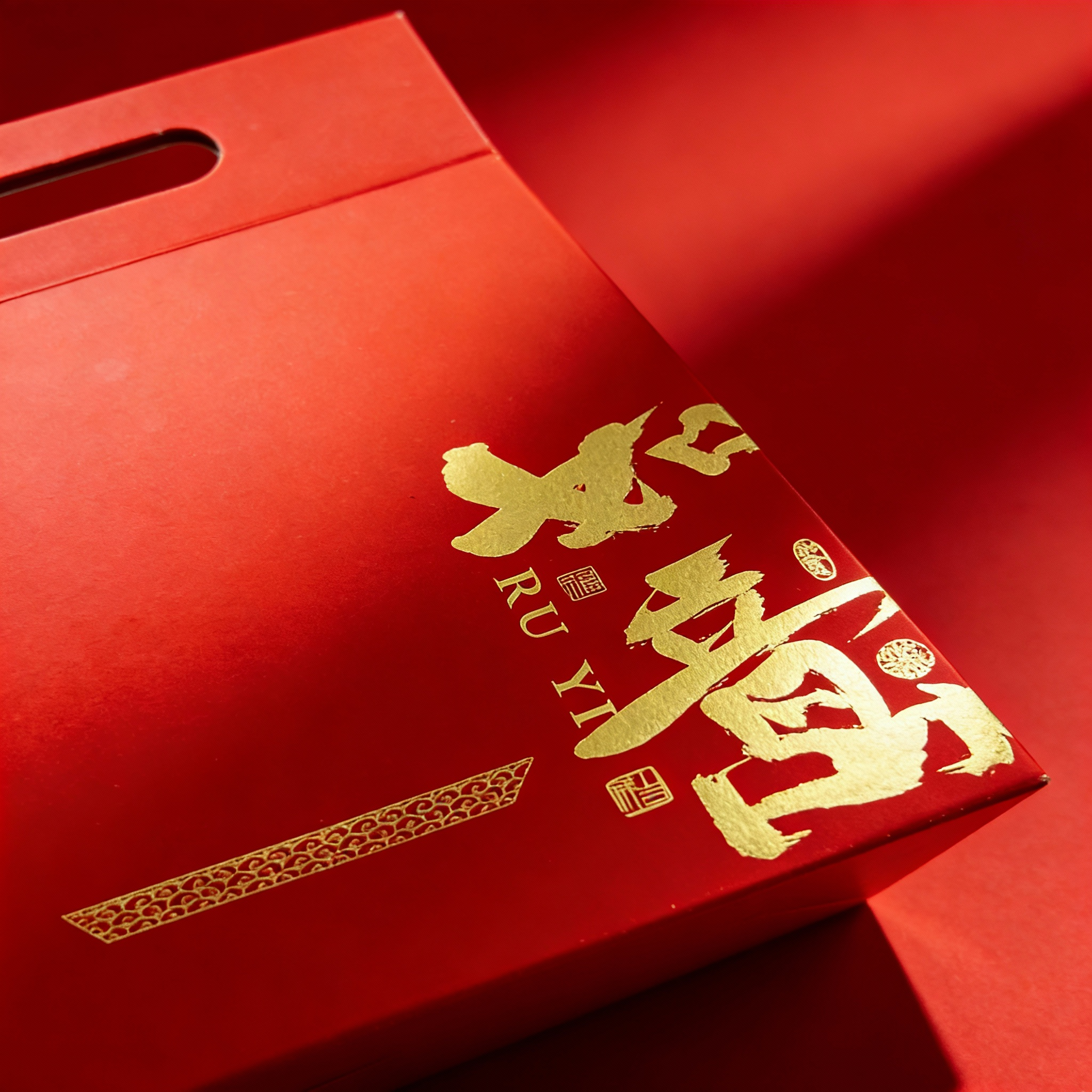 Folding triangular handheld box